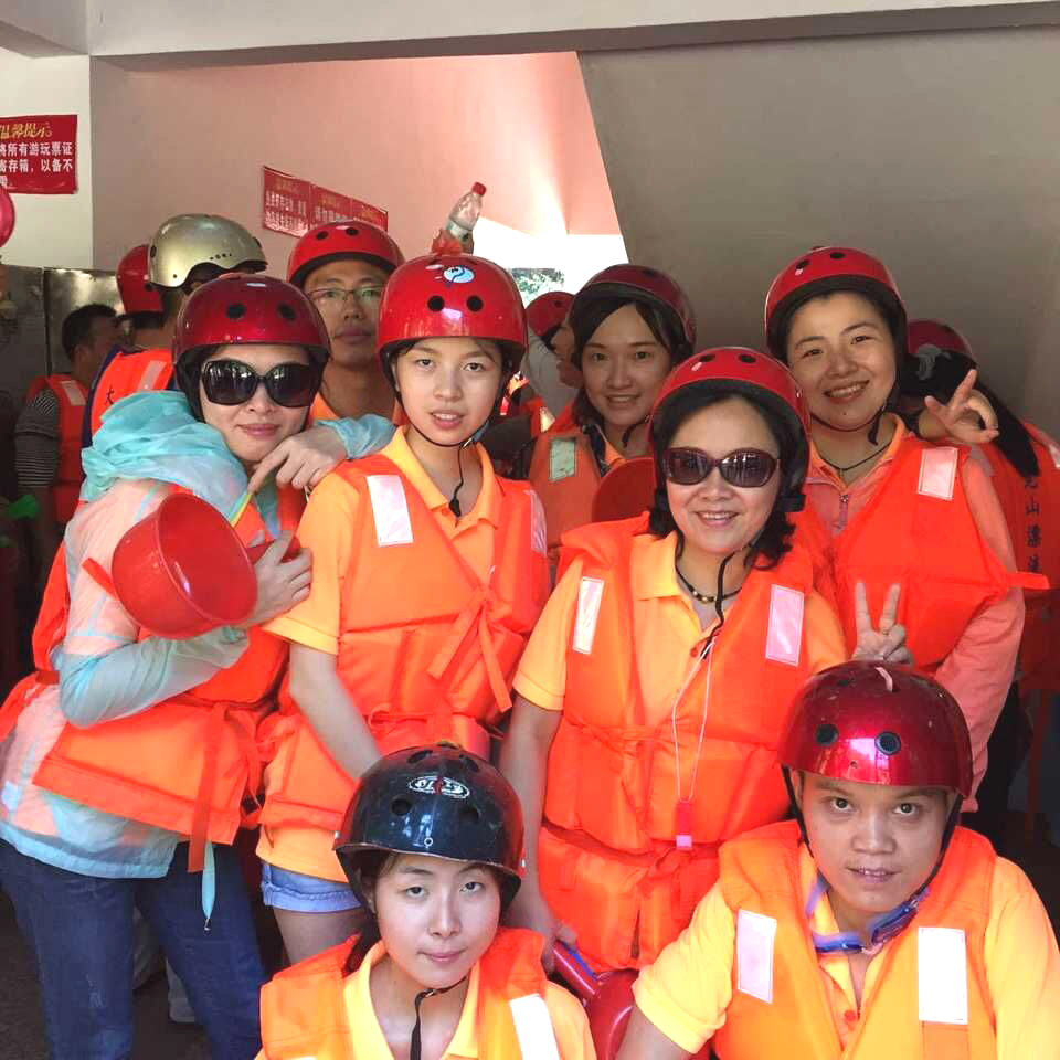 图为漂流前整装待发的中正团队